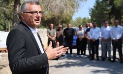 Erhürman, Naci Talat'ın vefatının 35'inci yılı dolayısıyla kabri başında düzenlenen anma törenine katıldı