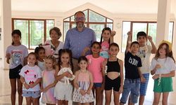 Minik eller yasemin dizmenin inceliklerini öğrendi