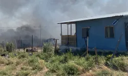Taşkent'te hurdalık alanda çıkan yangına müdahale sürüyor