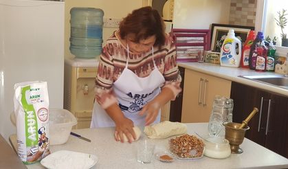 Gülten Sezgin ile Kıbrıs’ın Mutfağı: Gaymak Yağlı bol Cevizli, baharlı Sini Gatmeri