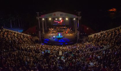Selda Bağcan, Girne’de unutulmaz bir gece yaşattı