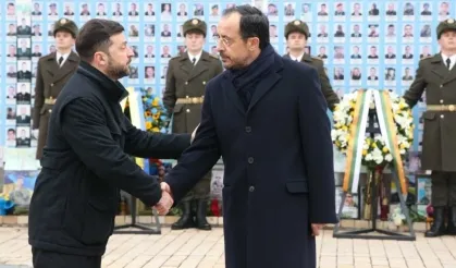 Hristodulidis, Kiev’de Zelenski ile görüştü