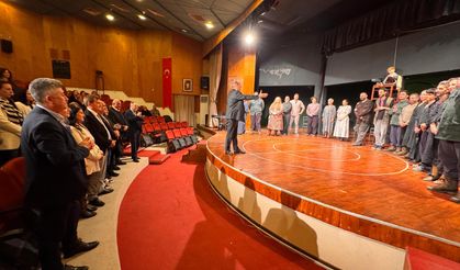 "Kafkas Tebeşir Dairesi" oyunu dün akşam yine seyircinin büyük beğenisini topladı.