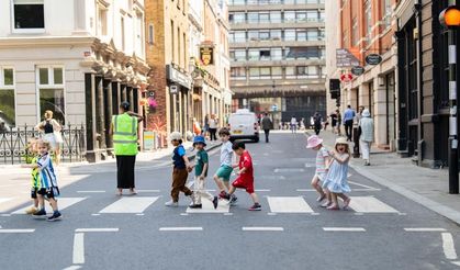 Londra’da okul çevrelerinde araçlara yeni kısıtlama geliyor