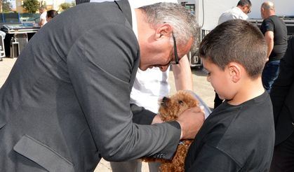 Bir fotoğrafın anlattığı: Tufan Erhürman'ın hayvan sevgisi objektiflere yansıdı