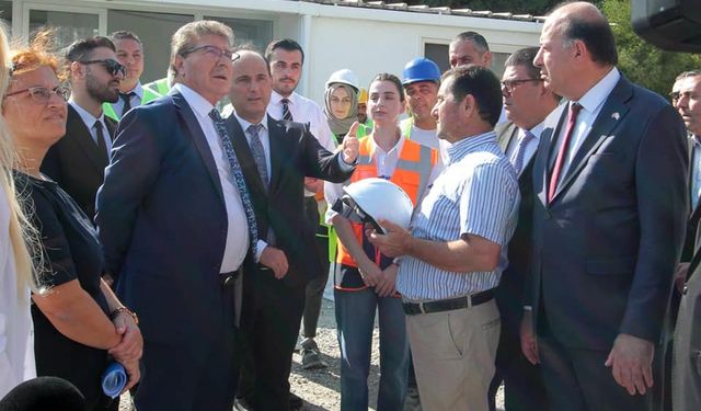 Üstel, Yeni Girne Dr Akçiçek Hastanesi'nde incelemelerde bulundu