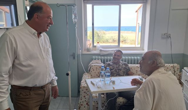 Dinçyürek Lefke Cengiz Topel Hastanesi'ni ziyaret etti