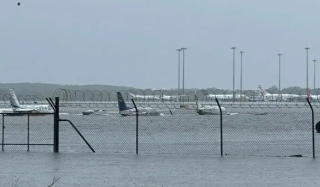 Avustralya'daki selde uçaklar battı, timsahlar yüzdü