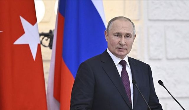 Putin, gelecek yıl yapılacak başkanlık seçimlerinde yeniden aday olduğunu açıkladı