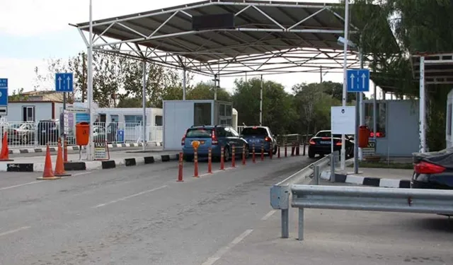 Metehan Sınır Kapısı'nda bir araçta 174 şişe alkollü içki saptandı