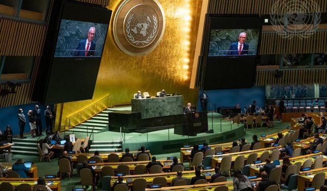 BM Genel Kurulu, Gazze'de acilen insani ateşkes istenilen karar tasarısını 153 oyla kabul etti