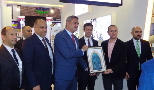 Türkiye’nin Abu Dabi Büyükelçisi Tunçer, North Cyprus şemsiye standını ziyaret etti