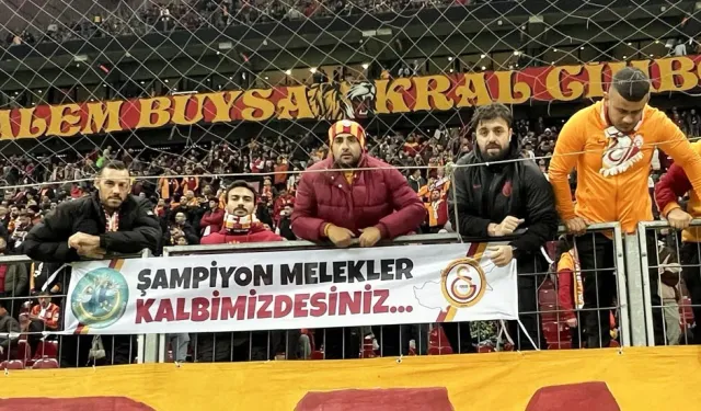 Galatasaray tribününde 'Şampiyon Melekler Kalbimizdesiniz' pankartı açıldı