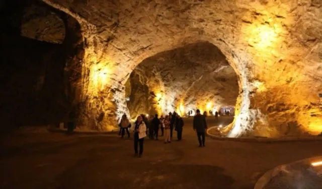 Tuz mağaralarına turistlerden yoğun ilgi