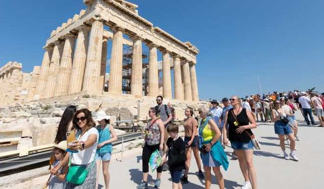 Yunanistan'daki turistlere yeni Covid varyantı uyarısı