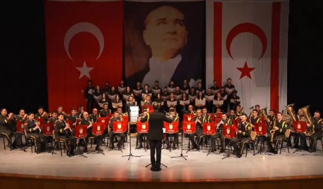 DAÜ'lü gençler “Kıbrıs Türk Barış Kuvvetleri Marşı”nın seslendirilmesinde yer aldı