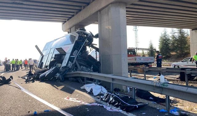 Ankara'da yolcu otobüsü köprü ayağına çarptı! 11 ölü, 26 yaralı