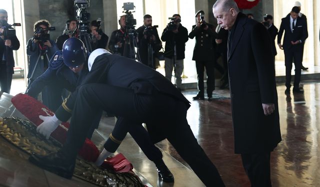 Büyük Önder Atatürk için Anıtkabir'de devlet töreni düzenlendi