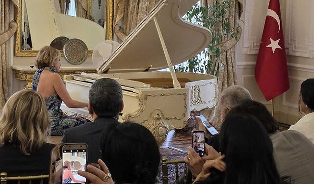Piyanist Rüya Taner, Londra’da konser verdi