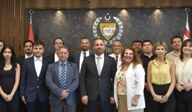Genç girişimciler tarım için yenilikçi projelerini Bakan Hüseyin Çavuş’a anlattı