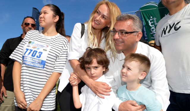 Cumhurbaşkanı Tufan Erhürman ve eşi Nilden Bektaş Erhürman, Girne Yarı Maratonu’na katıldı