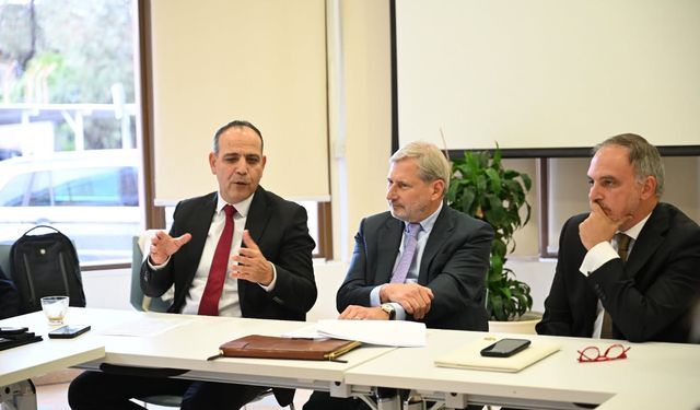 Lefkoşa’nın iki yakası ara bölgede buluştu: Harmancı, AB temsilcisi Hahn ile görüşmeyi değerlendirdi