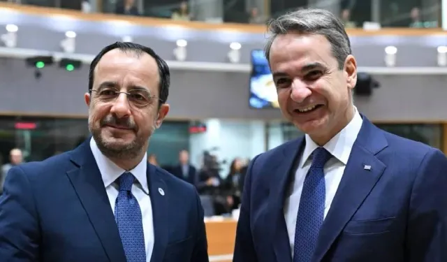 Hristodulidis, üçlü buluşma öncesi Miçotakis’le görüştü