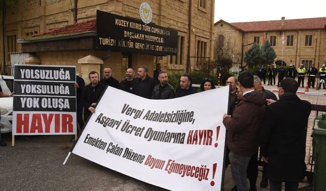 Kamuda yetkili sendikalardan Turizm Bakanlığı önünde eylem