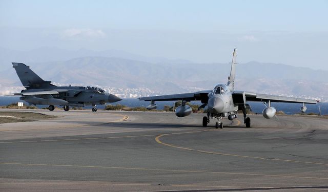 Güney Kıbrıs’ta askeri alarm: İngiliz üssünde patlama iddiası