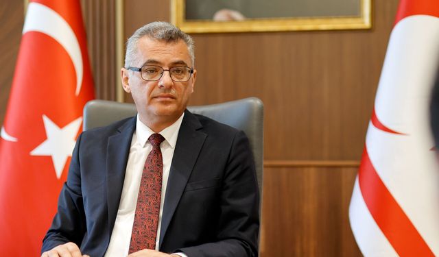 Erhürman: hekimlerimizin, sağlık çalışanlarımızın Tıp Bayramı'nı yürekten kutlarım