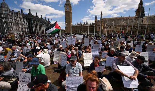Londra'da "Palestine Action" grubuna destek eyleminde 523 kişi gözaltına alındı