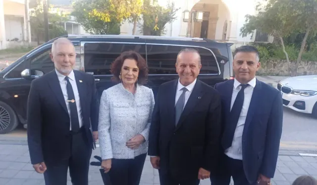 Ataoğlu, sinema sanatçısı Hülya Koçyiğit ile bir araya geldi