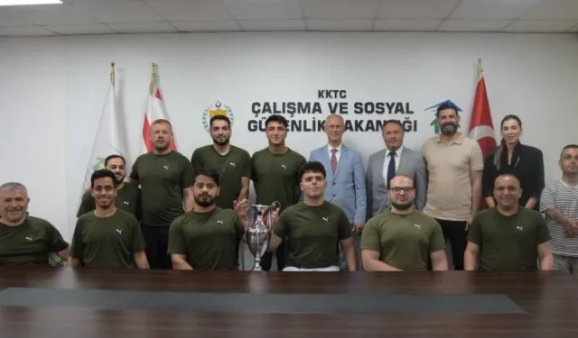 Hasipoğlu, Vakıflar Tekerlekli Sandalye Basketbol Takımı'nı kabul etti