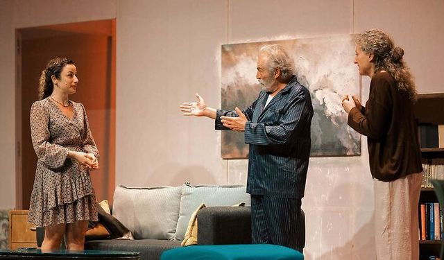 “Baba” Oyunu Mağusa’da ayakta alkışlandı