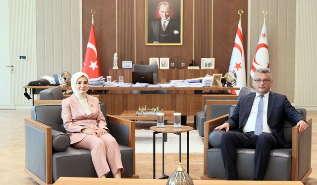 Cumhurbaşkanı Tufan Erhürman, Türkiye Cumhuriyeti Aile ve Sosyal Hizmetler Bakanı Mahinur Özdemir Göktaş’ı kabul etti