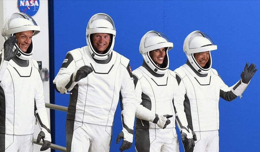 Space X, Uluslararası Uzay İstasyonu'na 4 astronot gönderdi