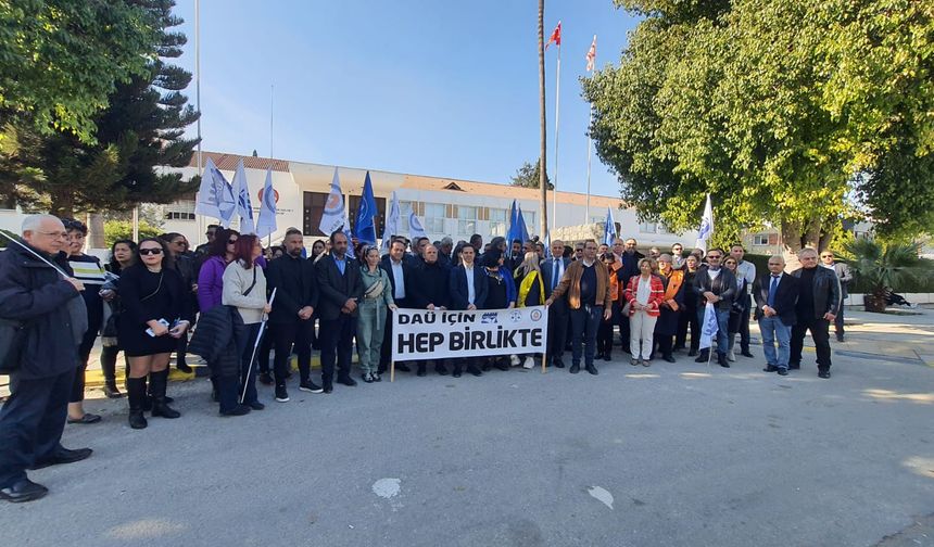 DAÜ’de örgütlü sendikalardan eylem: “DAÜ için hep birlikte hükümeti göreve çağırıyoruz”