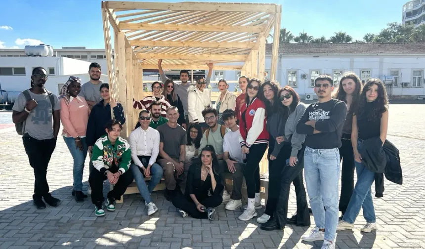 Florida Üniversitesi’nin ödüllü profesörü Hailey, DAÜ Mimarlik Fakültesi öğrencileriyle bir araya geldi