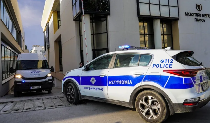 Baf ve Larnaka havalimanlarında gümrüksüz sigara operasyonu