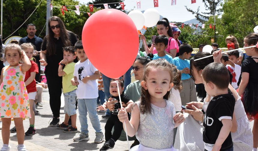 Girne'de çocuklar şenlikte eğlendi