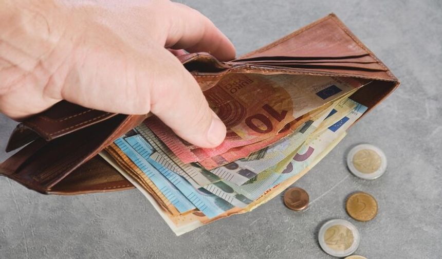 Güney Kıbrıs’ta çalışanların yüzde 75’i maaşından memnun değil