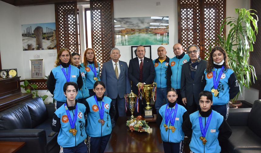 Ataoğlu, şampiyon tekvandocuları kabul etti