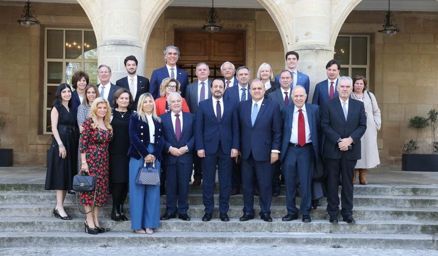 Hristodulidis, Amerikan Helen Enstitüsü (AHI) heyetiyle görüştü