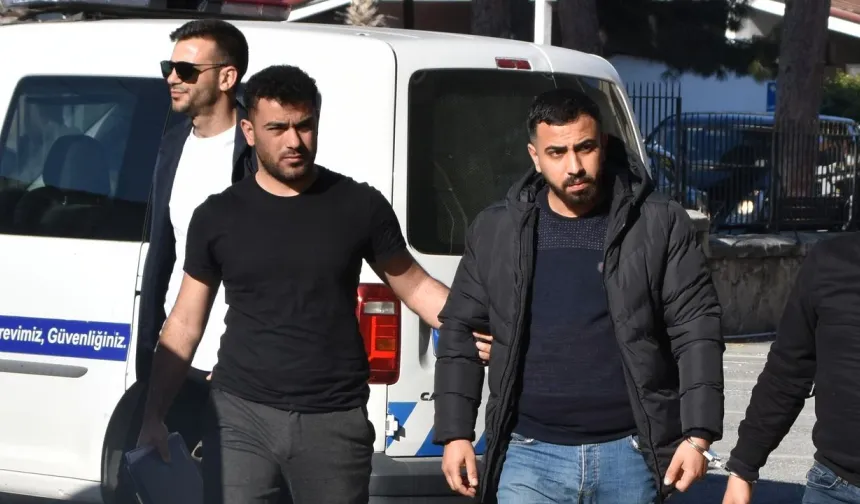 Pantolonuna Gizlediği Tabancayla Girne Limanı'nda Yakalandı