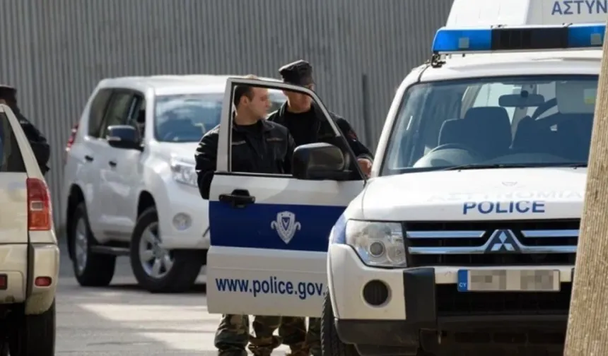 Larnaka’da marina ve ofiste yangın