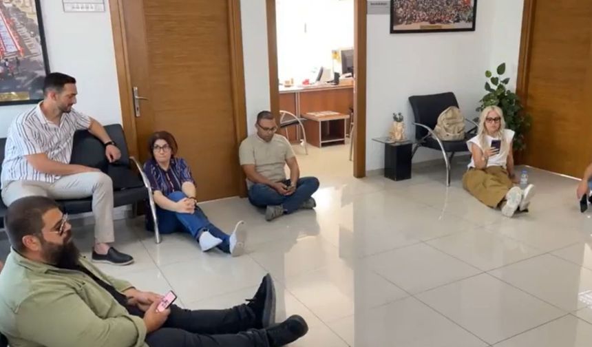 KTOEÖS, Milli Eğitim Bakanlığı'nda Oturma Eylemi Gerçekleştiriyor