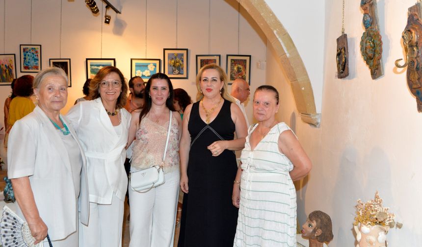 Sibel Tatar, “İzler” isimli serginin açılışına katıldı