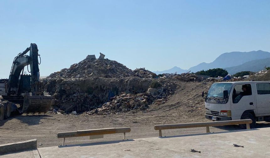 ✅ Şenkul: “Çöplüğü temizliyoruz, esnafı yeni alana taşıyoruz”