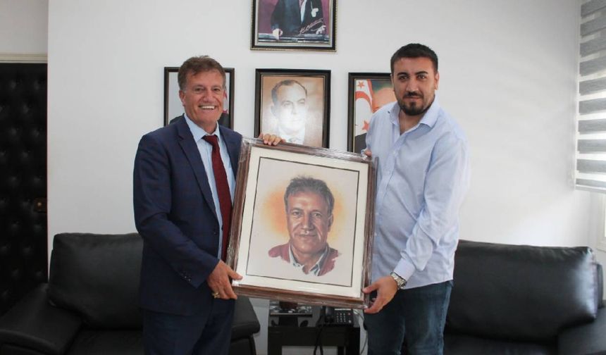 “Ayşe Tatile Çıktı” filminin yapımcısı Özer’den Arıklı’ya ziyaret