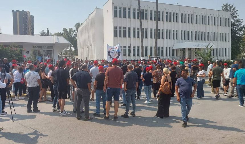 Koop-Sen’in Koopbank iştiraklerindeki grevi devam ediyor